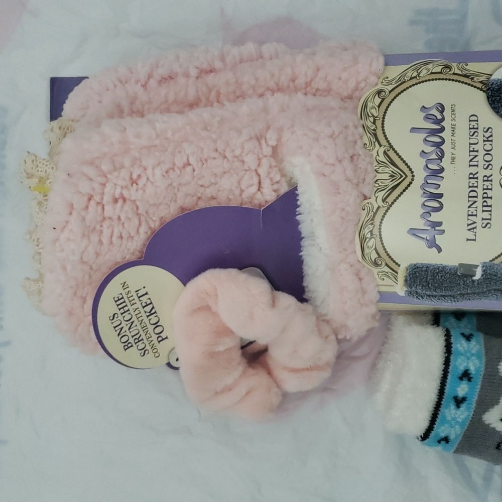 Lot of 2 ladies socks. Cats and infused one.